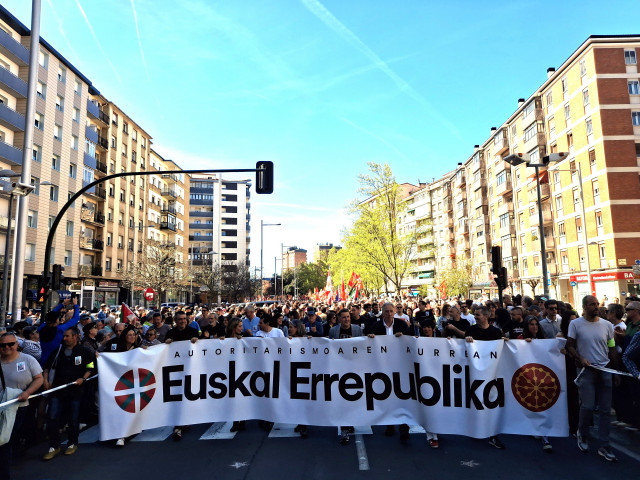 Manifestación convocada por EH Bildu en Pamplona con motivo del Aberri Eguna 2026.