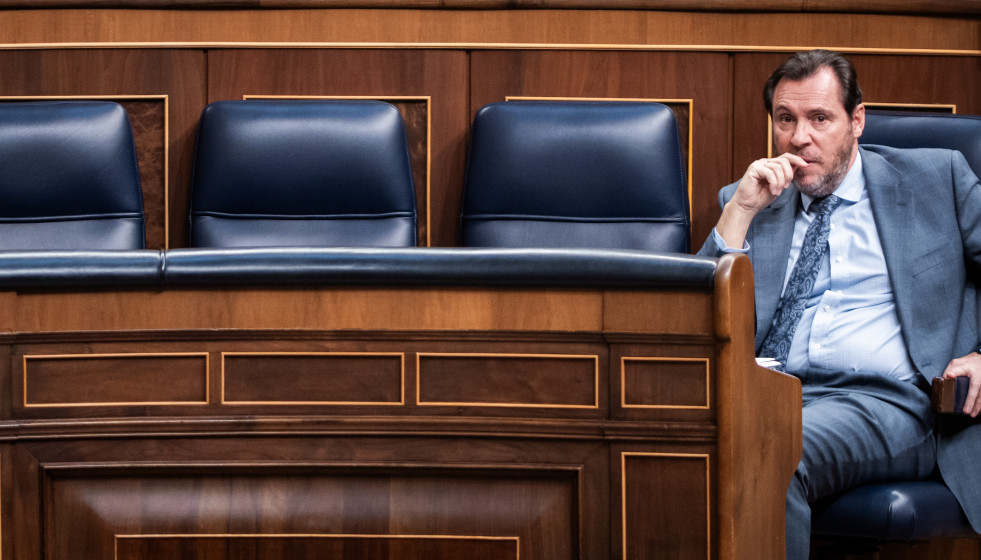 El ministro de Transportes y Movilidad Sostenible, Óscar Puente, durante una sesión de control al Gobierno, en el Congreso