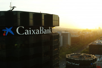 Exterior del edificio corporativo de CaixaBank en Barcelona.