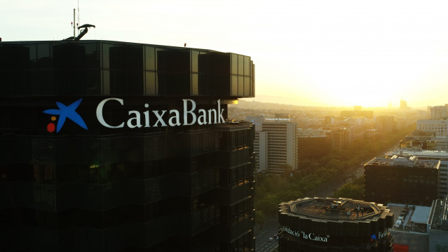 Exterior del edificio corporativo de CaixaBank en Barcelona.