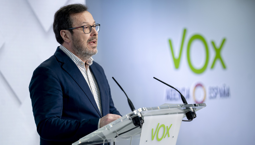 Archivo - El portavoz de Vox, José Antonio Fúster, durante una rueda de prensa posterior a la reunión del Comité de Acción Política de Vox.