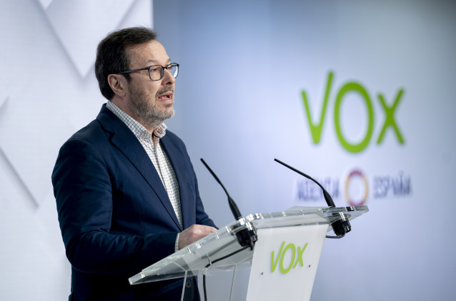 Archivo - El portavoz de Vox, José Antonio Fúster, durante una rueda de prensa posterior a la reunión del Comité de Acción Política de Vox.