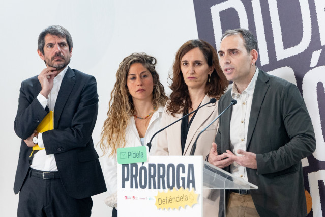 El coordinador general de IU Andalucía, Toni Valero, interviene durante una rueda de prensa, en el Espacio Ecooo, a 6 de abril de 2026, en Madrid (España). Los representantes de Comuns, Más Madrid, Movimiento Sumar e IU han valorado la actualidad política