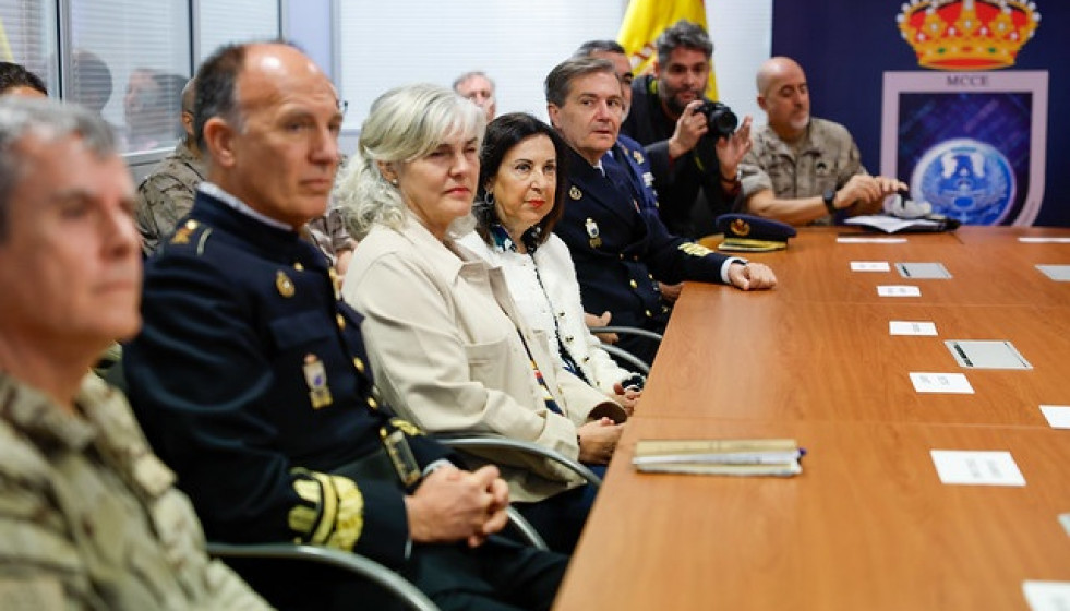 La ministra de Defensa, Margarita Robles, visita el Centro de Gestión de Enlaces en la base de Torrejón (Madrid)