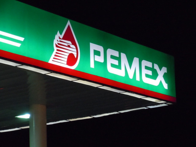 Archivo - Logo de Petróleos Mexicanos (Pemex) en una gasolinera.