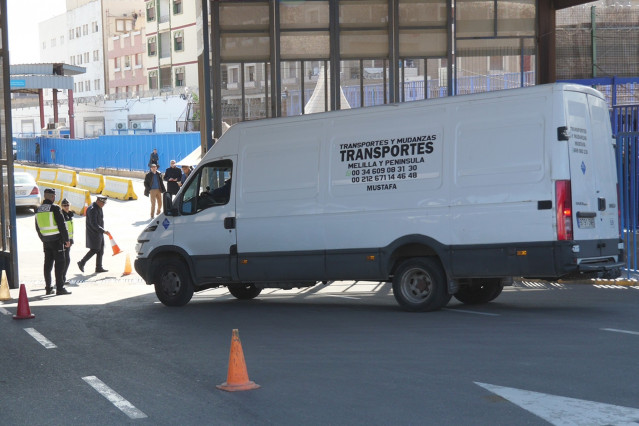 Uno de los ensayos que se realizaron sobre la aduana comercial de Melilla.