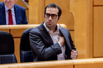 Archivo - El ministro de Economía, Comercio y Empresa, Carlos Cuerpo, durante una sesión de control al Gobierno, en el Senado, a 18 de noviembre de 2025, en Madrid (España).