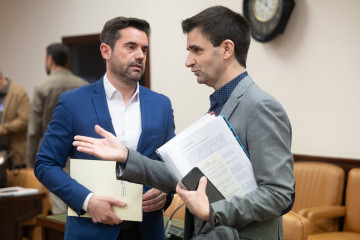 El presidente del Consejo de Administración de la Corporación RTVE, José Pablo López Sánchez (d), comparece de forma periódica ante la Comisión Mixta de Control Parlamentario de la Corporación