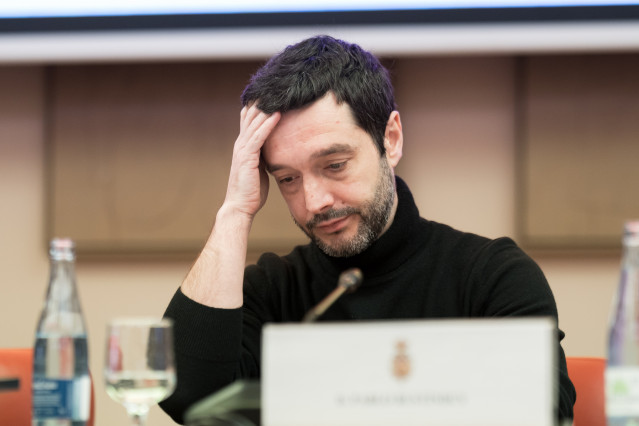 Archivo - El ministro de Derechos Sociales, Consumo y Agenda 2030, Pablo Bustinduy, durante una jornada sobre la regularización de la publicidad de alimentos no saludables, en el Congreso, a 2 de marzo de 2026, en Madrid (España).