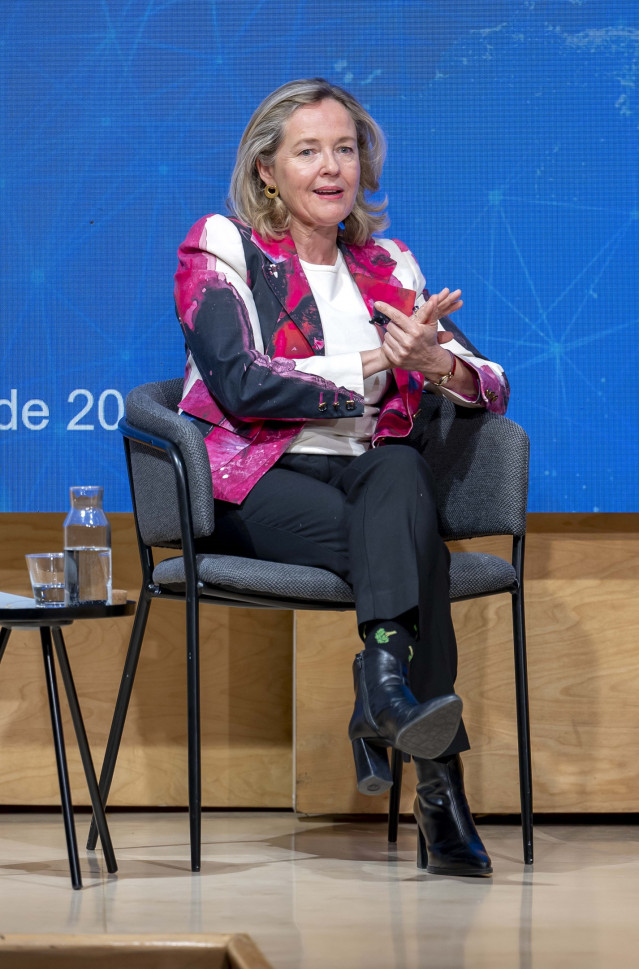 La presidenta del Banco Europeo de Inversiones (BEI), Nadia Calviño, durante el encuentro ‘Geoeconomía en tiempos de incertidumbre’, en el Espacio Bertelsmann, a 7 de abril de 2026, en Madrid (España).