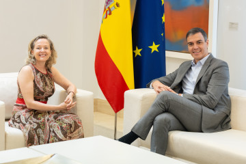 Archivo - El  presidente del Gobierno, Pedro Sánchez, se reúne con la presidenta del Banco Europeo de Inversiones, Nadia Calviño, en el Palacio de la Moncloa, a 29 de julio de 2024, en Madrid (Espa