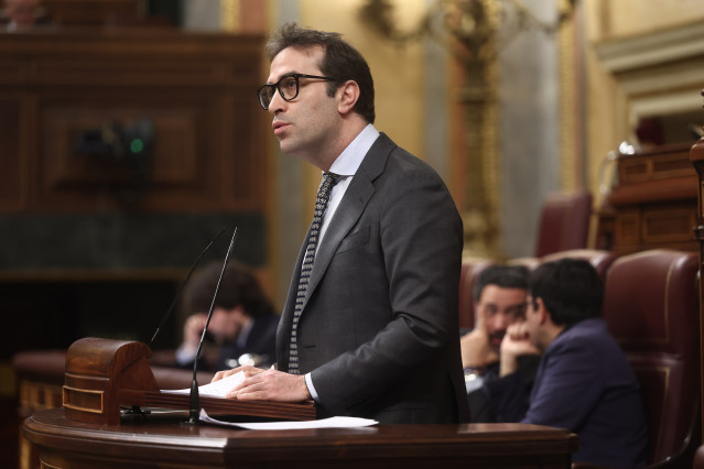 El ministro de Economía, Comercio y Empresa, Carlos Cuerpo, durante una sesión plenaria, en el Congreso de los Diputados, a 26 de marzo de 2026, en Madrid (España).