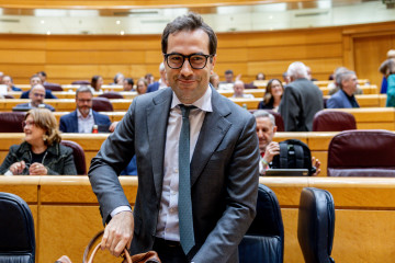 El vicepresidente primero y ministro de Economía, Comercio y Empresa, Carlos Cuerpo, a su llegada a una sesión de control al Gobierno, en el Senado, a 7 de abril de 2026, en Madrid (España). Cuerpo