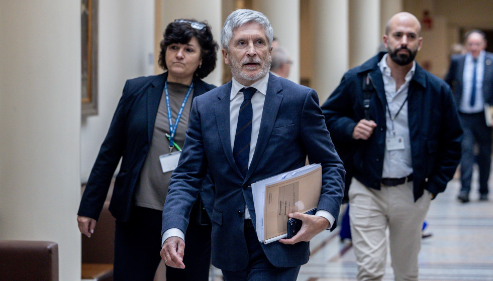 El ministro del Interior, Fernando Grande-Marlaska (c), a su llegada a una sesión de control al Gobierno, en el Senado