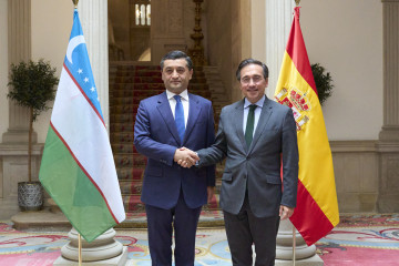 Reunión bilateral y firma del ministro José Manuel Albares con el MAE de Uzbequistán Bakhtiyor Saidov. Sede del Ministerio Palacio de Viana, Madrid.
