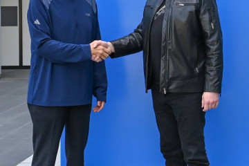 El CEO de Intel, Lip-Bu Tan, y Elon Musk.