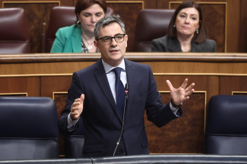 El ministro de la Presidencia, Justicia y Relaciones con las Cortes, Félix Bolaños, interviene durante una sesión de control al Gobierno, en el Congreso