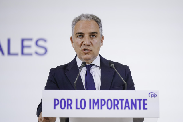 El vicesecretario de coordinación autonómica y local y análisis electoral del Partido Popular, Elías Bendodo, durante un encuentro del Partido Popular, en el Hotel Ciudad de Vitoria, a 10 de marzo de 2026, en Vitoria, Álava, País Vasco (España). El Partid