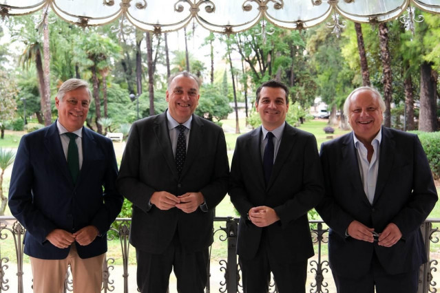 Archivo - El presidente del Ictes, Miguel Mirones; el consejero de Turismo de la Junta de Andalucía, Arturo Bernal; el alcalde de Córdoba, José María Bellido, y el presidente del Consejo Empresarial de Turismo de Andalucía en la CEA, José Carlos Escribano