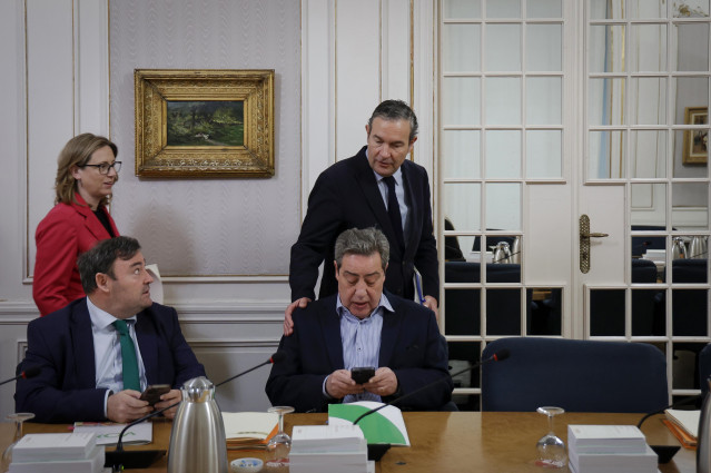 Los síndics de PP y Vox, Nando Pastor y José Mª Llanos, en la junta de síndics