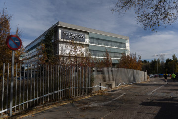 Archivo - Fachada de la sede de Indra, a 25 de noviembre de 2025, en Alcobendas, Madrid (España).