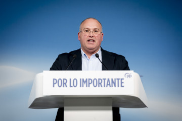 El secretario general del Partido Popular, Miguel Tellado, durante una rueda de prensa tras seguimiento de la noche electoral del PSOE de Castilla y León, en la sede nacional del Partido Popular, a 1