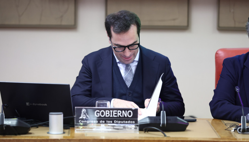 El vicepresidente primero del Gobierno y ministro de Economía, Comercio y Empresa, Carlos Cuerpo, durante su comparecencia a petición propia ante la Comisión de Economía, Comercio y Transformació