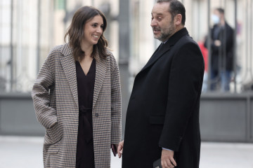 Archivo - La exministra de Igualdad, Irene Montero, y el exministro de Transportes  José Luis Ábalos conversan a su llegada a la Comisión de Igualdad en el Congreso de los Diputados, a 23 de febrer