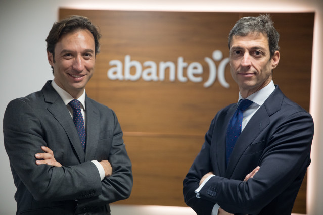 De izquierda a derecha: Álvaro Lana y Manuel Díaz, socios directores de Abante en Aragón y Sevilla.