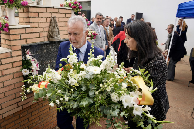 El ministro de Política Territorial y Memoria Democrática, Ángel Víctor Torres, participa en el acto de homenaje y entrega de restos del cabo de la Guardia Civil Luis Ortega Godoy, en Minas de Riotinto (Huelva).