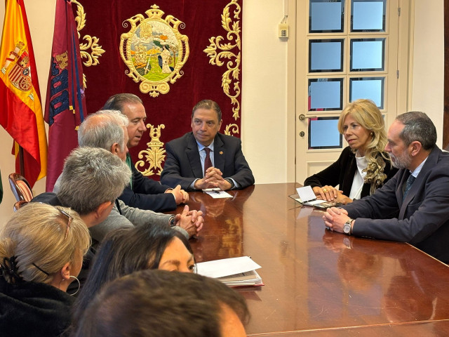 El ministro de Agricultura, Pesca y Alimentación, Luis Planas, durante su visita a Aracena (Huelva).