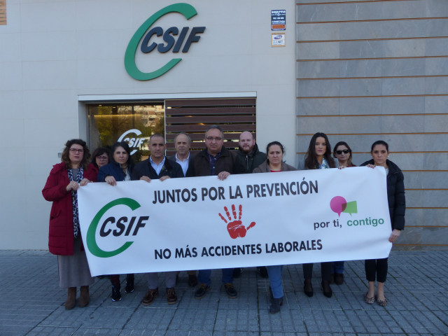 Archivo - Concentración de personal de CSIF contra la siniestralidad laboral