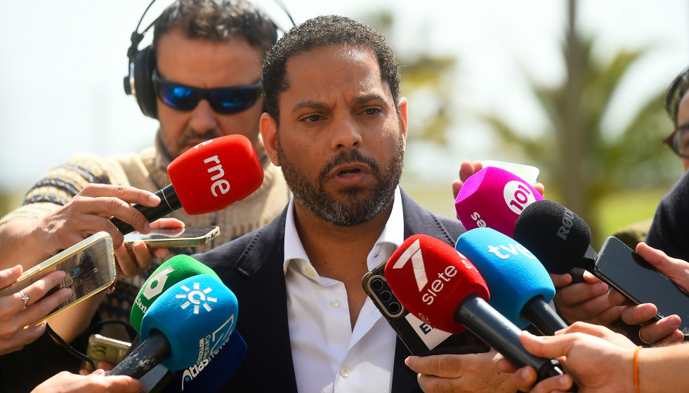 El secretario general de Vox, Ignacio Garriga, en declaraciones a los periodistas en Málaga.