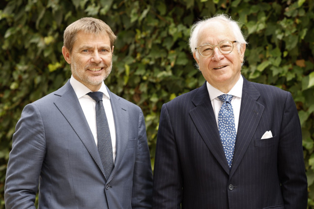 Archivo - El consejero delegado de MoraBanc, Lluís Alsina, y el presidente, Joan Maria Nin.