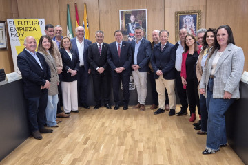 El ministro de Agricultura, Pesca y Alimentación, Luis Planas, en su reunión con representantes del secto pesquero de la provincia de Huelva.