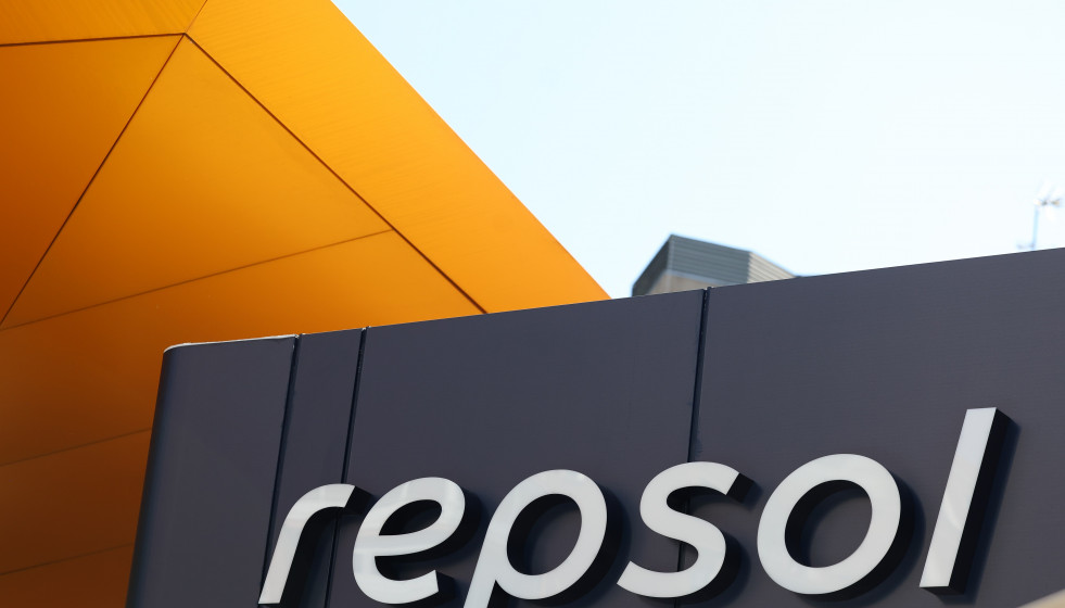 Archivo - Una estación de servicio Repsol con la nueva imagen de marca