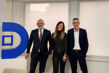 Archivo - Mikel Barandiaran, Patricia Berjón y Roberto Tobillas, de Dominion