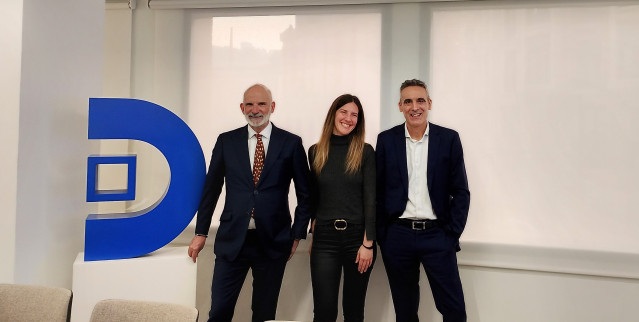 Archivo - Mikel Barandiaran, Patricia Berjón y Roberto Tobillas, de Dominion