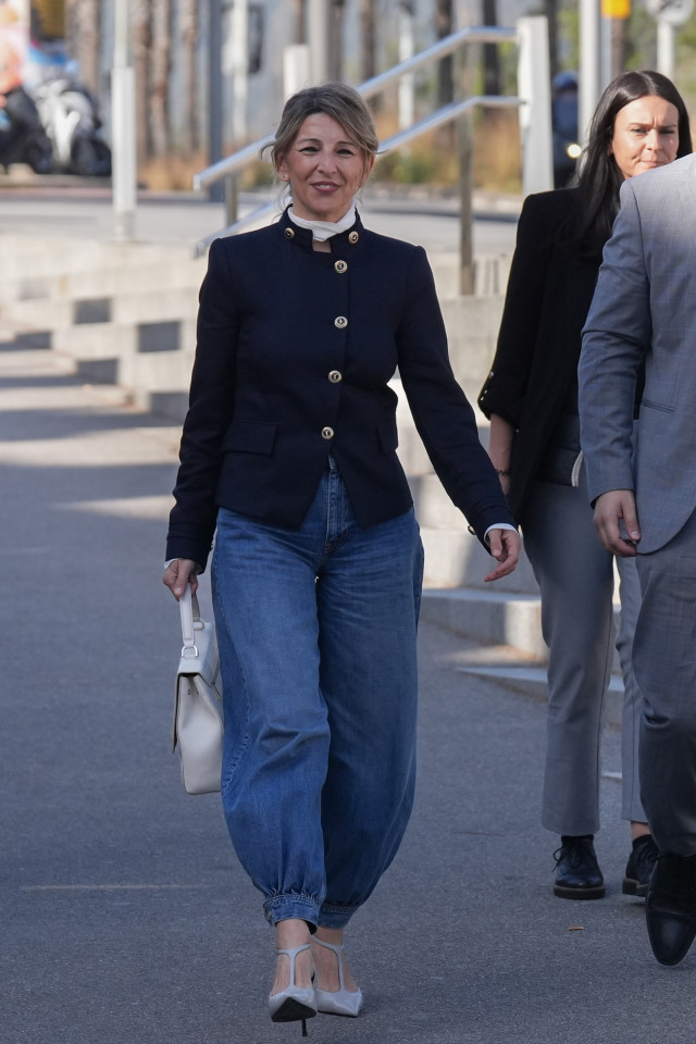 La vicepresidenta segunda y ministra de Trabajo y Economía Social, Yolanda Díaz, a su llegada al European Pulse Forum 2026, a 10 de abril de 2026, en Barcelona, Catalunya (España). El foro, organizado por el periódico digital POLITICO & beBartlet, reúne a