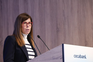 Archivo - La CEO de Cecabank, Ainhoa Jáuregui, interviene durante el evento '40 años de la Directiva UCITS. Pasado, presente y futuro de la inversión colectiva en España', en la sede de Cecabank, 