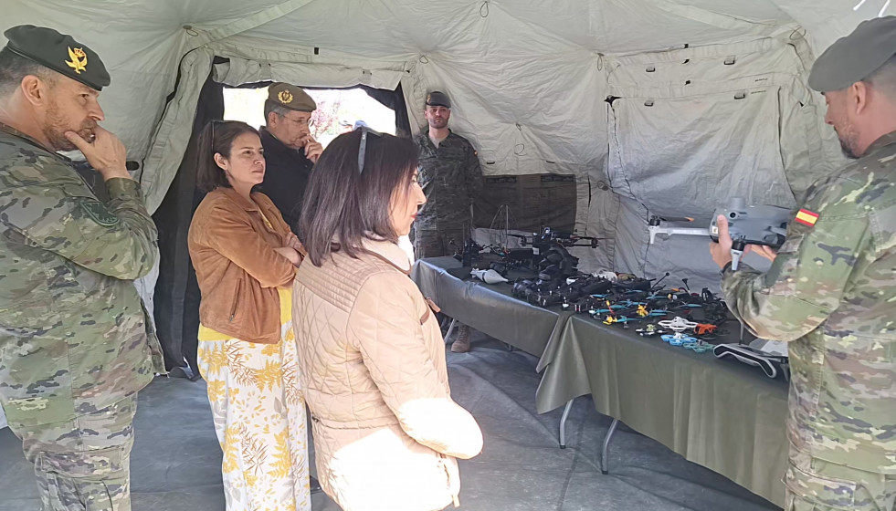 Margarita robles en una visita al Regimiento de Infantería 'Príncipe' nº3 en Siero (Asturias).