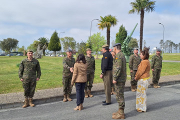 La ministra de Defensa, Margarita Robles, en su visita al cuartel de Siero (Asturias).