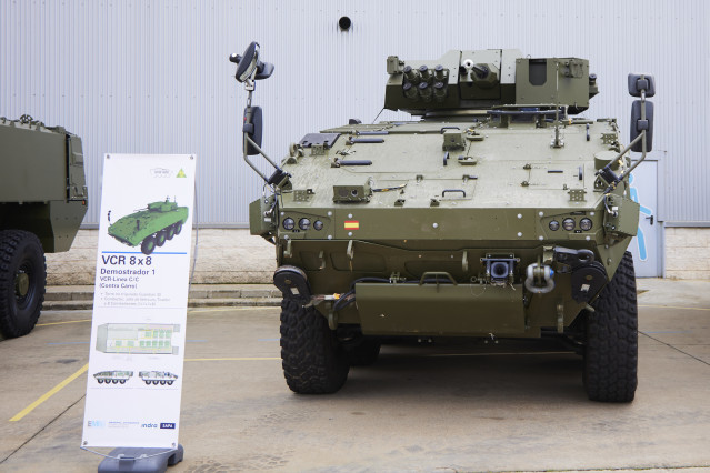 Archivo - Detalle de los nuevos vehículos durante la presentación de los siete primeros Vehículos de Combate sobre Ruedas (VCR) 8x8 Dragón al Ministerio de Defensa y el Ejército de Tierra en la Fábrica de Trubia de GDELS-Santa Bárbara Sistemas.