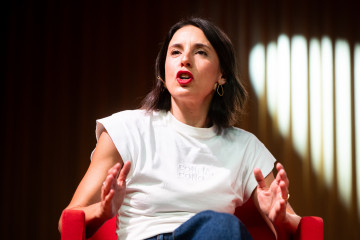 La secretaria política de Podemos y eurodiputada, Irene Montero, durante el diálogo 'Què s'ha de fer?', a 9 de abril de 2026, en Barcelona, Catalunya (España).