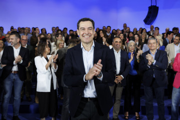 Imagen del presidente de la Junta de Andalucía y candidato del Partido Popular, Juan Manuel Moreno durante la presentación de los componentes de las listas del PP para las próximas elecciones auton