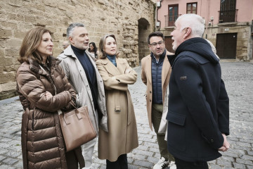 Gamarra, con el alcalde Conrado Escobar y más compañeros del PP en Logroño