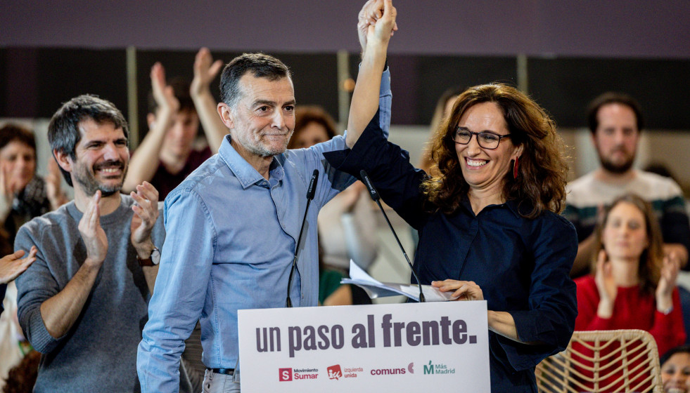 Archivo - La ministra de Sanidad, Mónica García (d), el coordinador federal de IU, Antonio Maillo (c), y el ministro de Cultura, Ernest Urtasun (i), durante un acto en el Círculo de Bellas Artes de