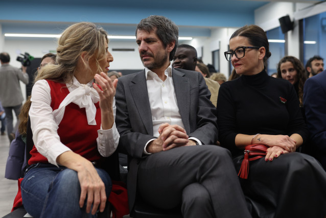 Archivo - (I-D) La vicepresidenta segunda y ministra de Trabajo y Economía Social, Yolanda Díaz; el ministro de Cultura, Ernest Urtasun y la ministra de Juventud e Infancia, Sira Rego, durante la presentación del libro 'Open Arms, una misión contracorrien