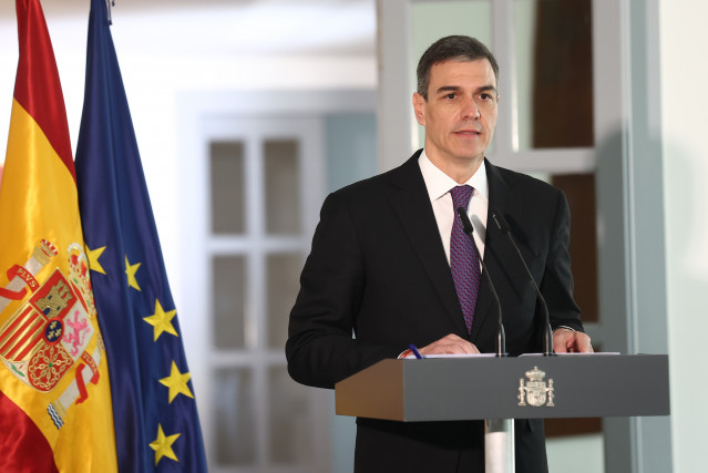 Archivo - El presidente del Gobierno de España, Pedro Sánchez, durante una rueda de prensa, en la sede de la Embajada de España en Pekín, a 11 de abril de 2025, en Pekín (España)