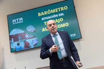 Archivo - El presidente de ATA, Lorenzo Amor, durante una rueda de prensa, en la sede de la CEOE.